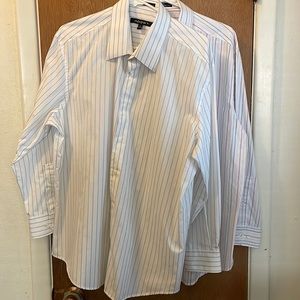 Two Axist Men’s Slim Fit Dress Shirts Sz. 17 32/33
